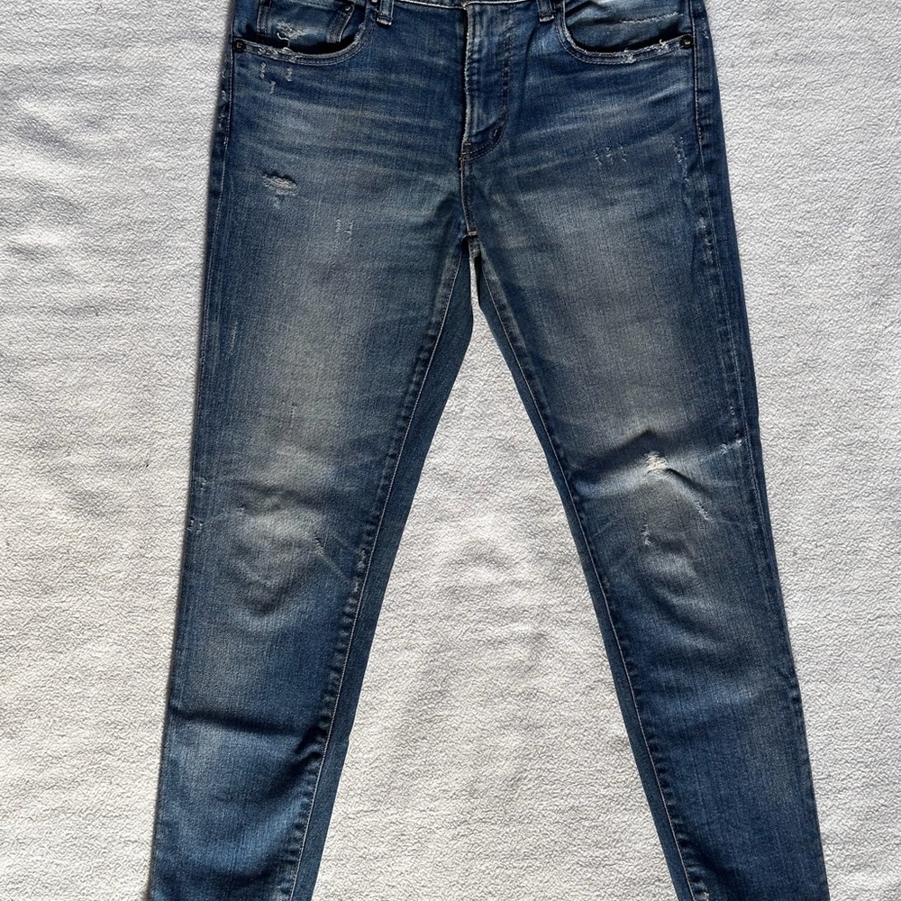 Women’s Moussy distressed Blue Jeans sz 27